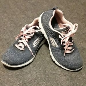 🥿 2/$15 Skechers Light-weight shoes